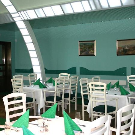 Cosmos Hotel Kişinev Dış mekan fotoğraf